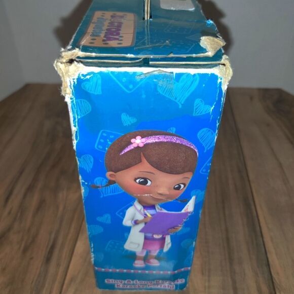 Disney Doctora Jugetes Sing Along Karaoke 2014 Sakar. Packaging has some damage - Picture 4 of 6